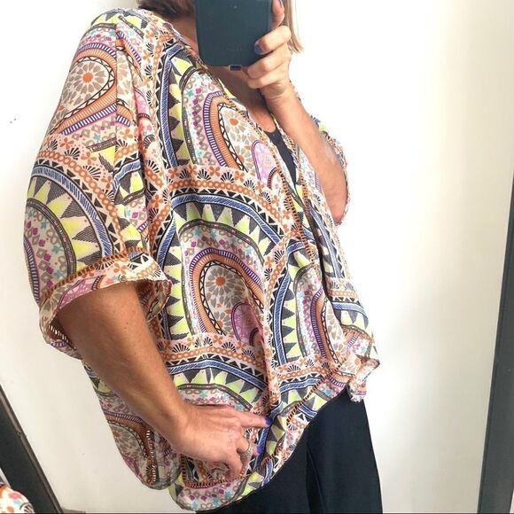 🎃Angie Flowy Boho Top w/ embroidered edge - Picture 3 of 10